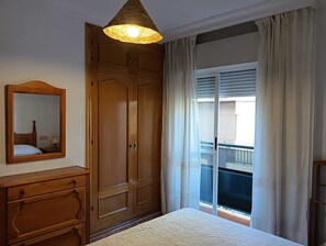 3 bedrooms, WiFi, bed sheets - Casa Delfin, close to the beach. (Punta Umbría)