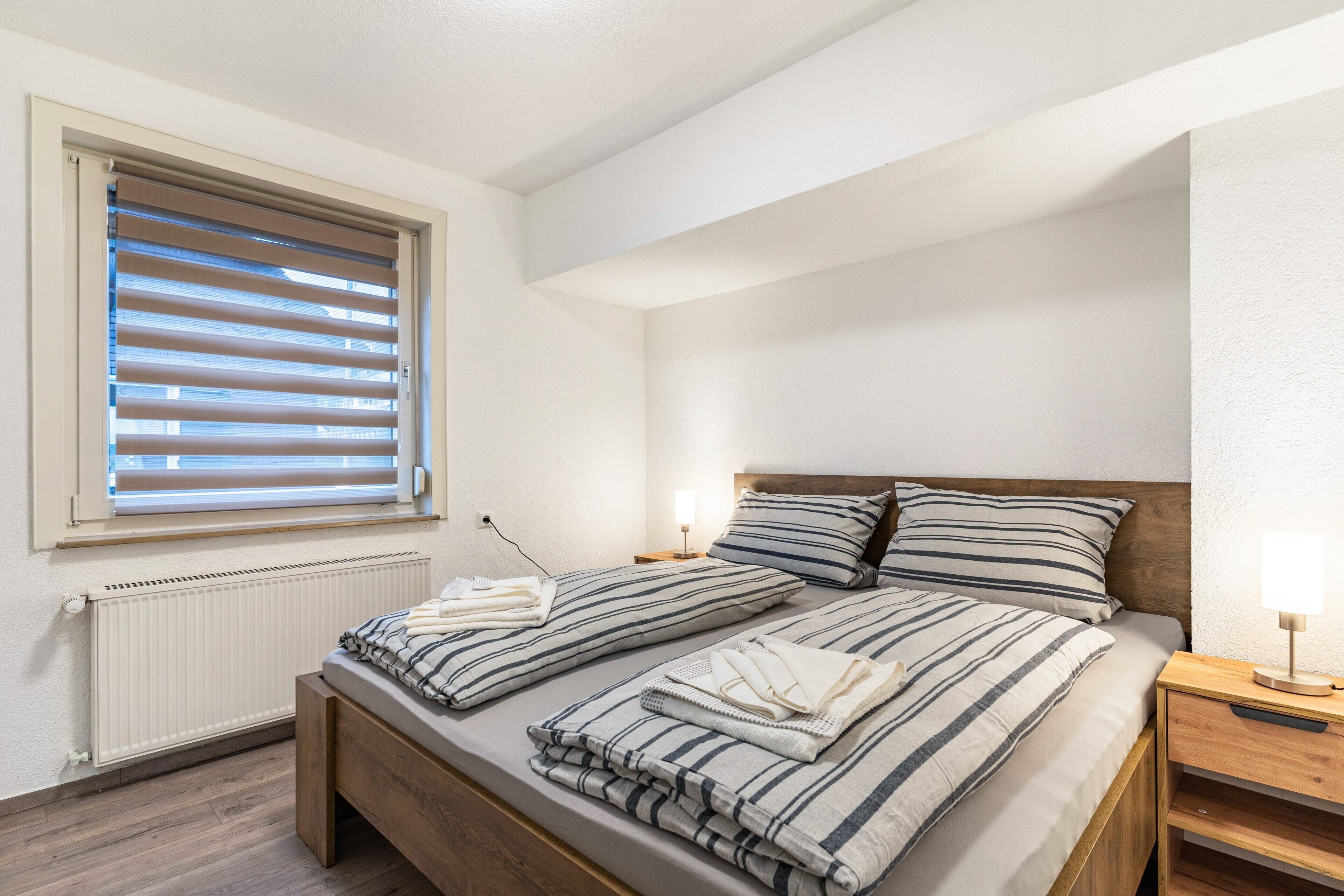 5 bedrooms, desk, free WiFi, bed sheets