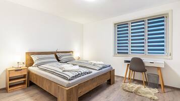 5 Schlafzimmer, Schreibtisch, kostenloses WLAN, Bettwäsche