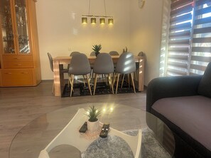 TV - Holiday Home 'Ferienhaus Burghalde Mit Sauna' with Mountain View, Private Garden and Wi-Fi (Alpirsbach)