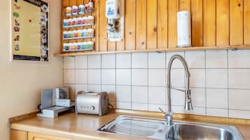 KĂŒhlschrank, Mikrowelle, Ofen, Herdplatte