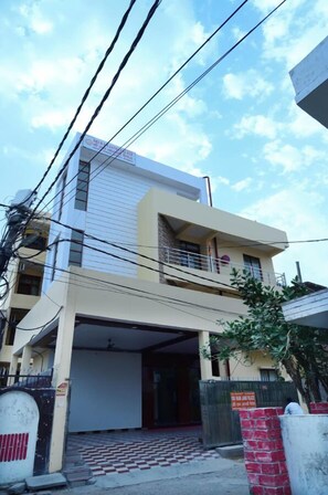 Front of property - Sri Ram Janki Palace (Faizabad)