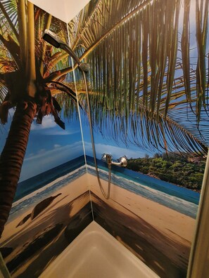 Shower, hair dryer, towels - Holiday Home 'Gruppenferienhaus Dressel' with Mountain View, Shared Terrace and Wi-Fi (Warmensteinach)