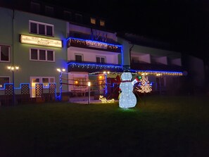 Exterior - Holiday Home 'Gruppenferienhaus Dressel' with Mountain View, Shared Terrace and Wi-Fi (Warmensteinach)