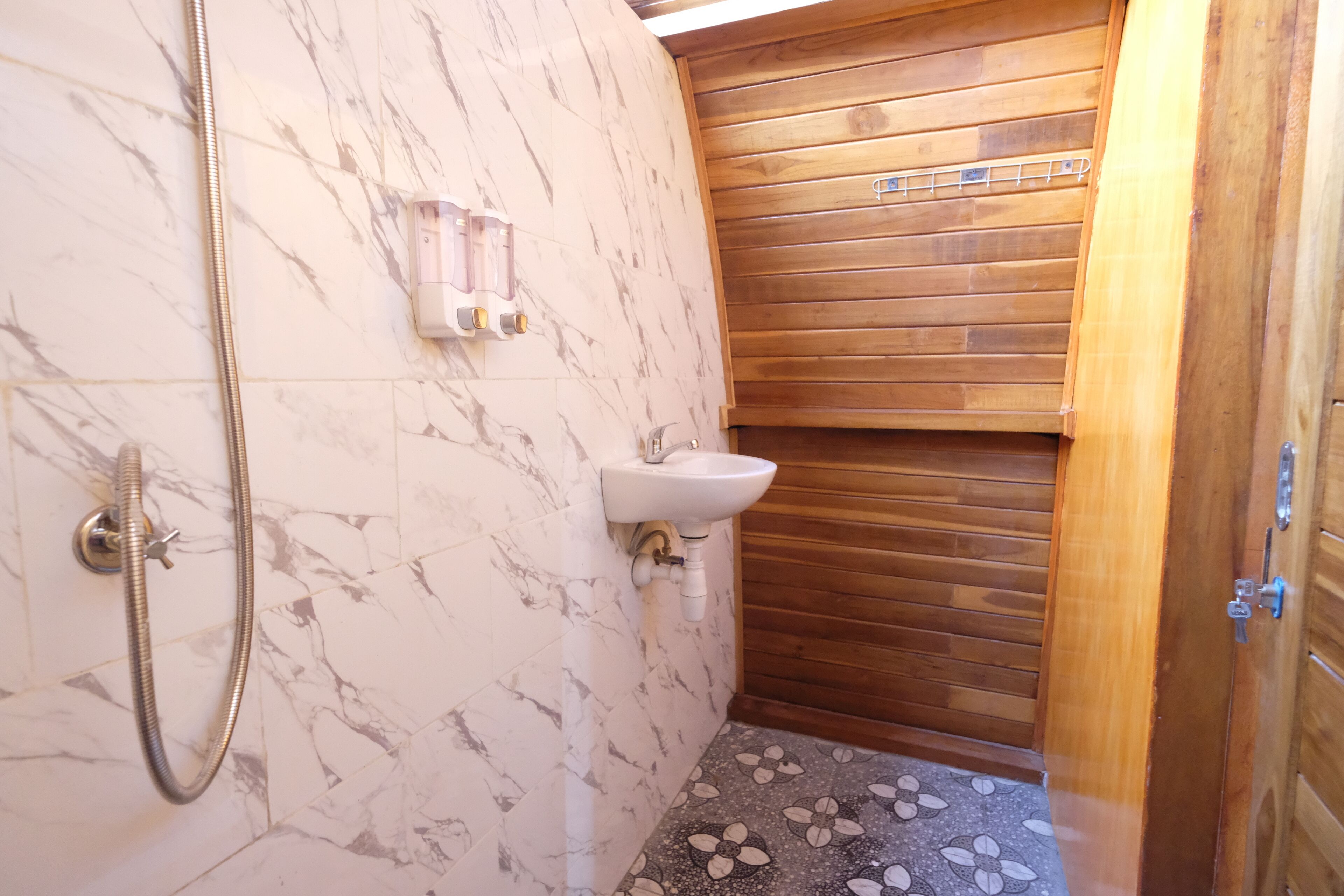 Kamar Double Deluks | Kamar mandi | Perlengkapan mandi gratis