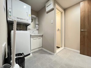 Basic Apartment | Bathroom | Hair dryer, towels, toilet paper - Matsuyamachi Bldg. 2F (Osaka)