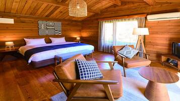 Basic Cabin | Minibar, in-room safe, desk, blackout drapes