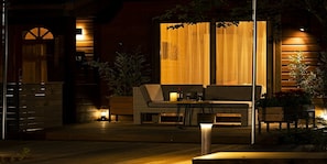 Premium Cabin | Minibar, in-room safe, desk, blackout drapes