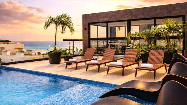 Pool - Stylish Studio in Playa del Carmen with Rooftop Pool Walk to Beach & 5th Avenue (Playa del Carmen)