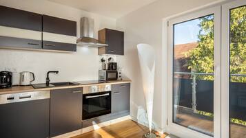 雪櫃、微波爐、焗爐、爐具