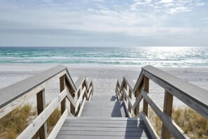 Una spiaggia nelle vicinanze