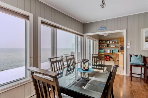 Spectacular Lake Views and Private Waterfront