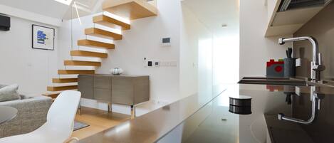 1 Bedroom Deluxe Penthouse | Living area | 32-inch flat-screen TV with cable channels, heated floors