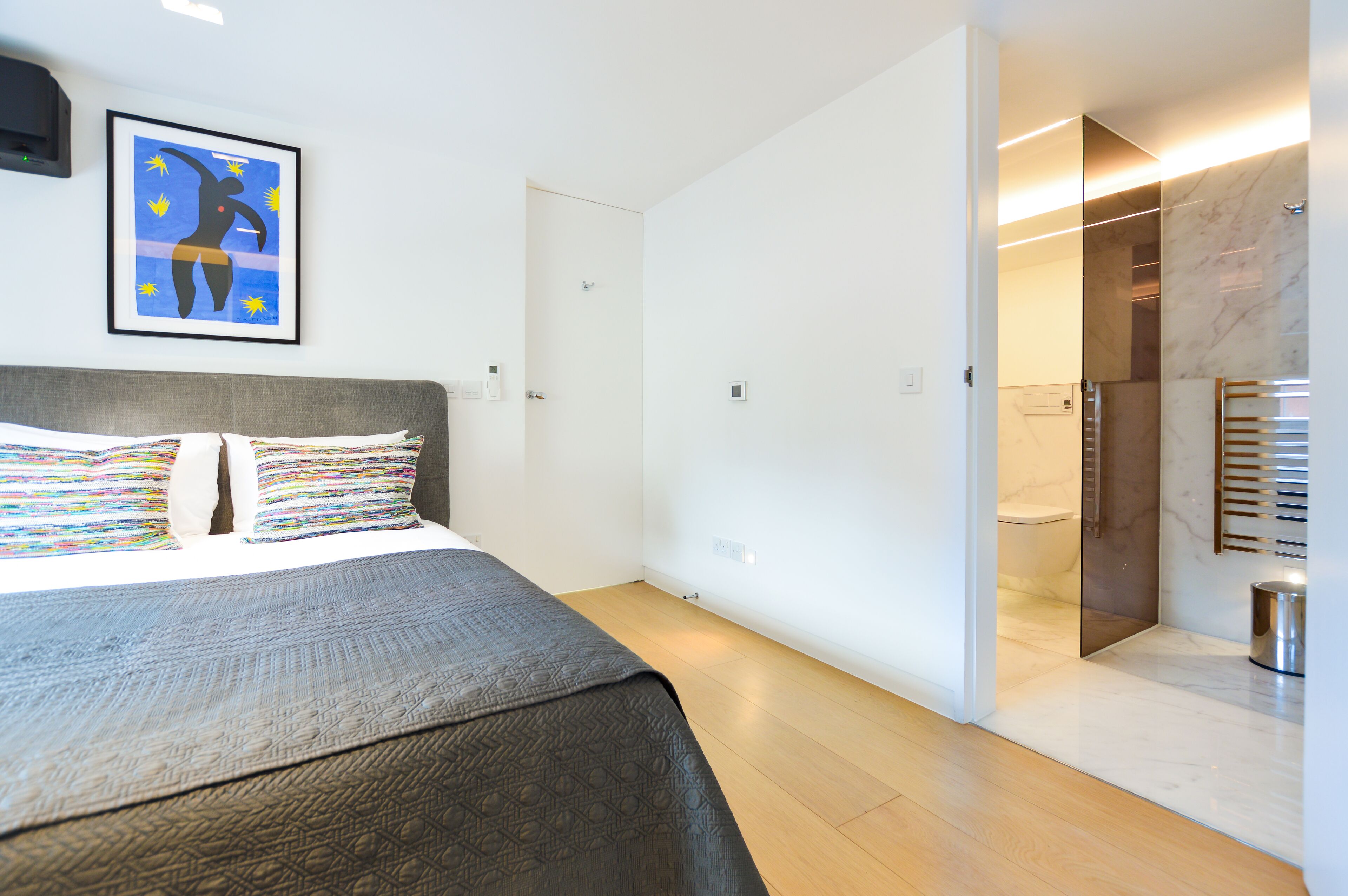 1 Bedroom Deluxe Penthouse | Hypo-allergenic bedding, iron/ironing board, free WiFi