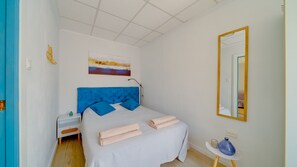1 dormitorio, tabla de planchar con plancha, wifi gratis y ropa de cama