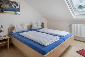 1 slaapkamer, een strijkplank/strijkijzer, gratis wifi, beddengoed