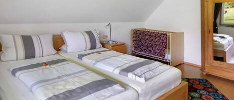 3 chambres, fer et planche à repasser, accès au Wi-Fi (inclus)