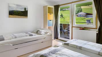 3 bedrooms, iron/ironing board, free WiFi, bed sheets