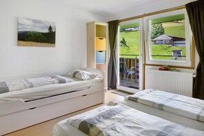 3 chambres, fer et planche à repasser, Wi-Fi gratuit, draps fournis