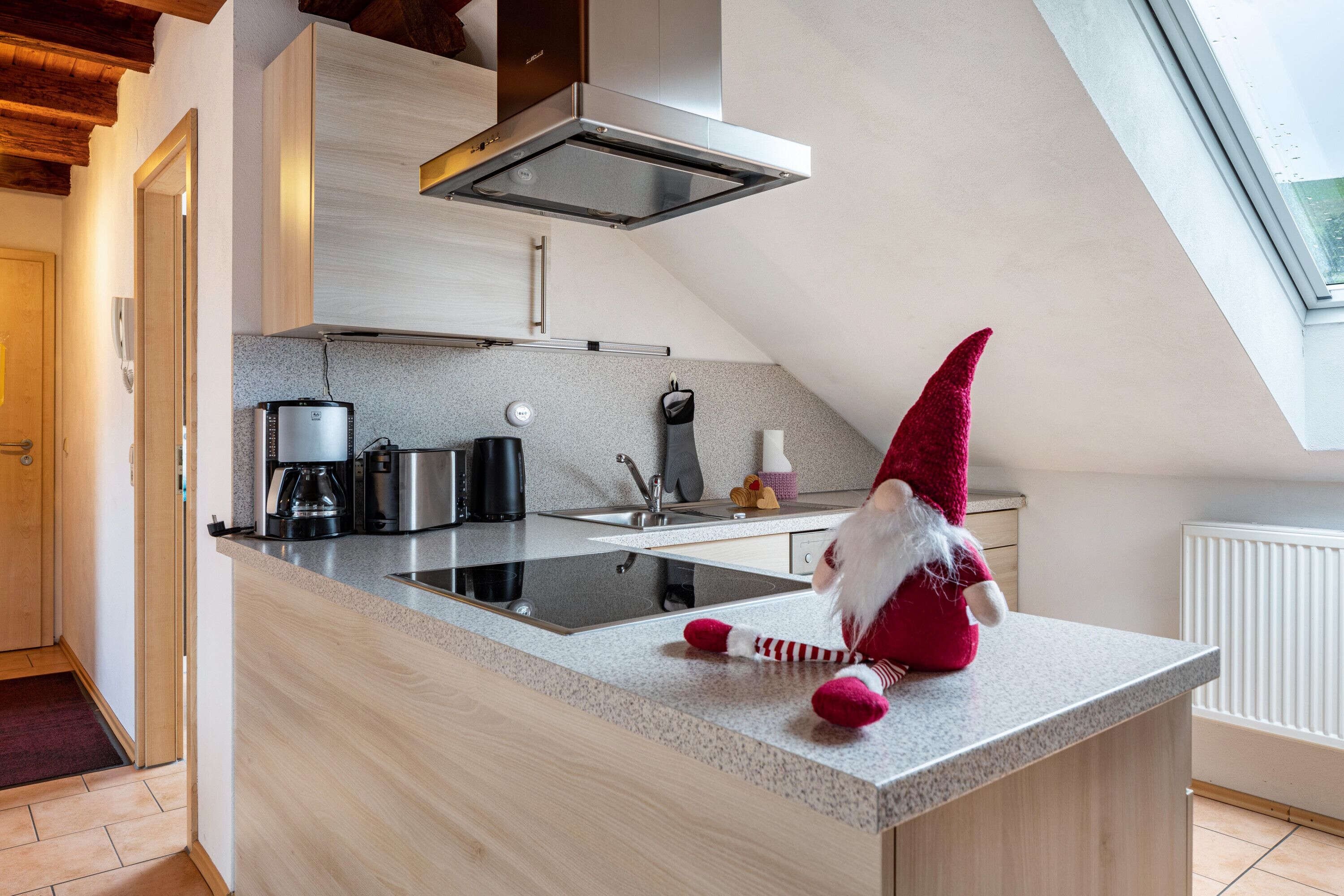 Kylskåp, mikrovågsugn, ugn och spishäll