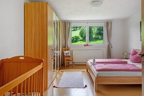 3 bedrooms, iron/ironing board, free WiFi, bed sheets - Apartment 'Sport Rees - Ferienwohnung Stefanie' with Mountain View, Shared Terrace and Wi-Fi (Oberried-Hofsgrund)