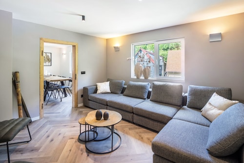 Ferienhaus Haus Waldberg mit großem Garten und überdachter Veranda