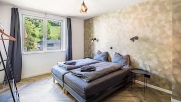 5 slaapkamers, een strijkplank/strijkijzer, gratis wifi, beddengoed