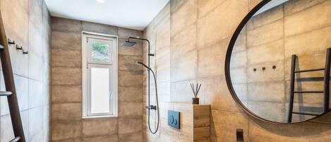Shower, hair dryer, towels
