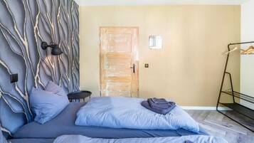 5 bedrooms, iron/ironing board, free WiFi, bed sheets