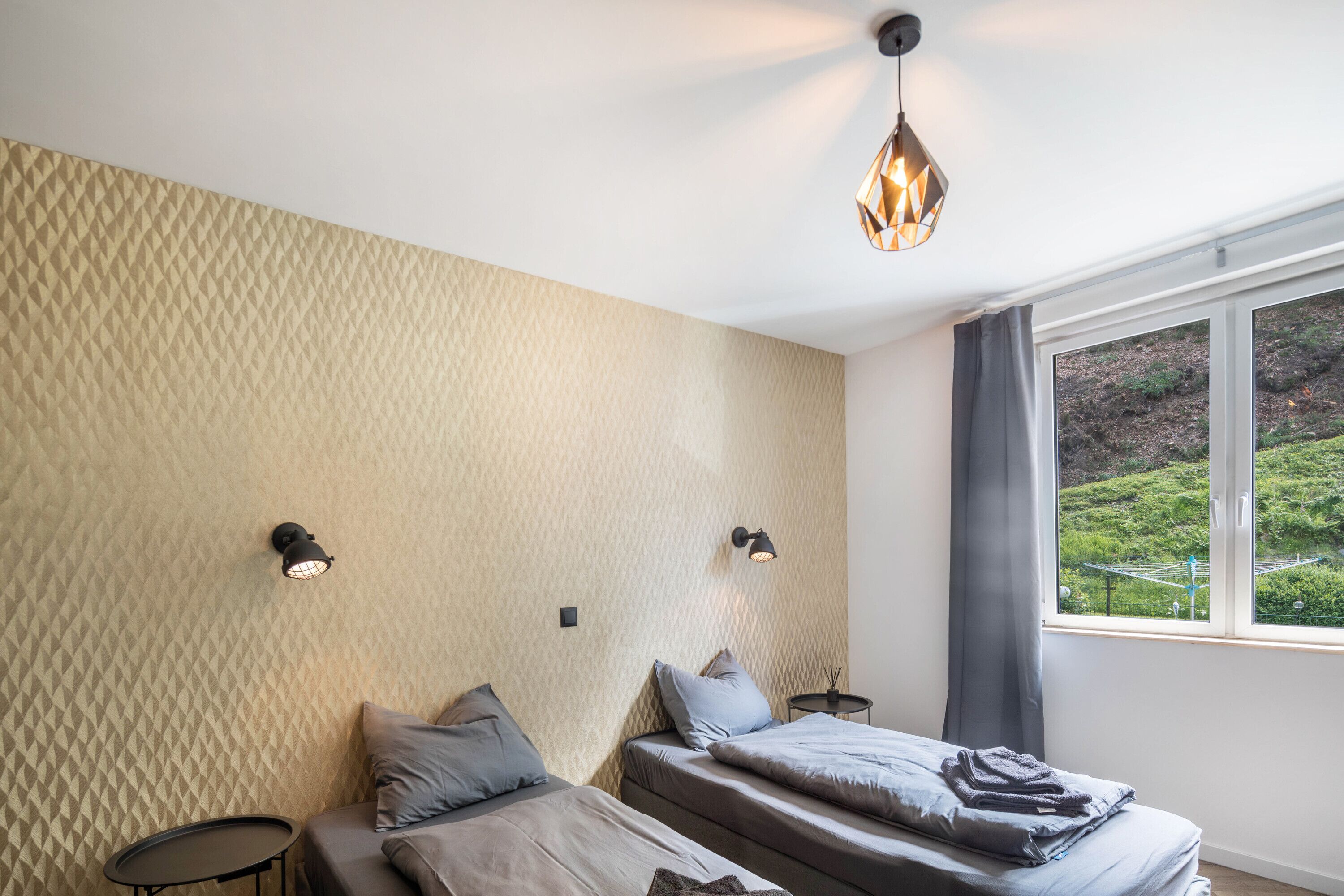 5 室のベッドルーム、アイロン / アイロン台、WiFi (無料)、ベッドシーツ