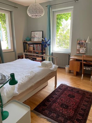 5 bedrooms, free WiFi, bed sheets