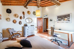 Family House, Multiple Bedrooms, Refrigerator & Microwave (Tuscan Home Rignano Private Garden) | 2 bedrooms, iron/ironing board, free WiFi, bed sheets