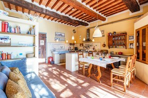Family House, 2 Bedrooms, Refrigerator & Microwave (Tuscan Home Rignano Private Garden) | Dining - Tuscan Home Panoramic Hills Private Terrace (Rignano sull'Arno)