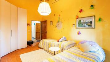 Casa família, vários quartos, geladeira e micro-ondas (Tuscan Home Rignano Private Garden) | 2 quartos, ferros/tábuas de passar roupa, Wi-Fi de cortesia