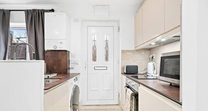 1 bedroom 2 min New Southgate / Arnos Grove London