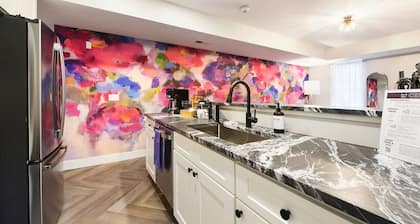 â
HostWise Stays â
King Beds, Near Stadiums, Dining, Street Parking
