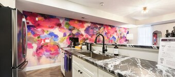 ★ HostWise Stays ★ King Beds, Near Stadiums, Dining, Street Parking