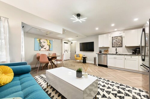 ★ HostWise Stays ★ King Bed! Free Street Parking! Walkable Location