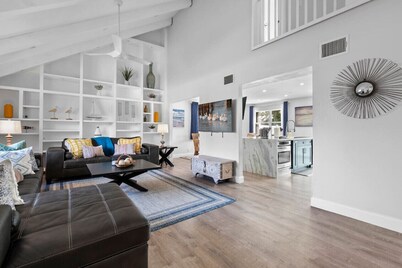 `Blue Lagoon` Waterfront, Heated Salt Pool