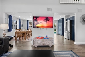 Smart TV - `Blue Lagoon` Waterfront, Heated Salt Pool (Palm Beach Gardens)