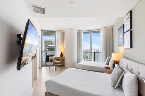 2 bedrooms, desk, iron/ironing board, WiFi - Corner Condo, High Floor, Ocean and City Views (Hollywood)