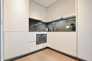 Soho Luxury 1 Bedroom Apartment | Private kitchen | Mini-fridge, microwave, stovetop, espresso maker - Soho Luxury 1 Bedroom Apartment by Concept Apartments (London)