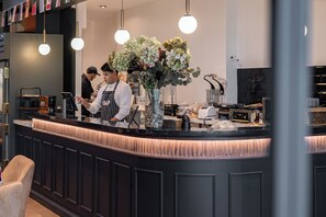 Café da manhã, almoço e jantar