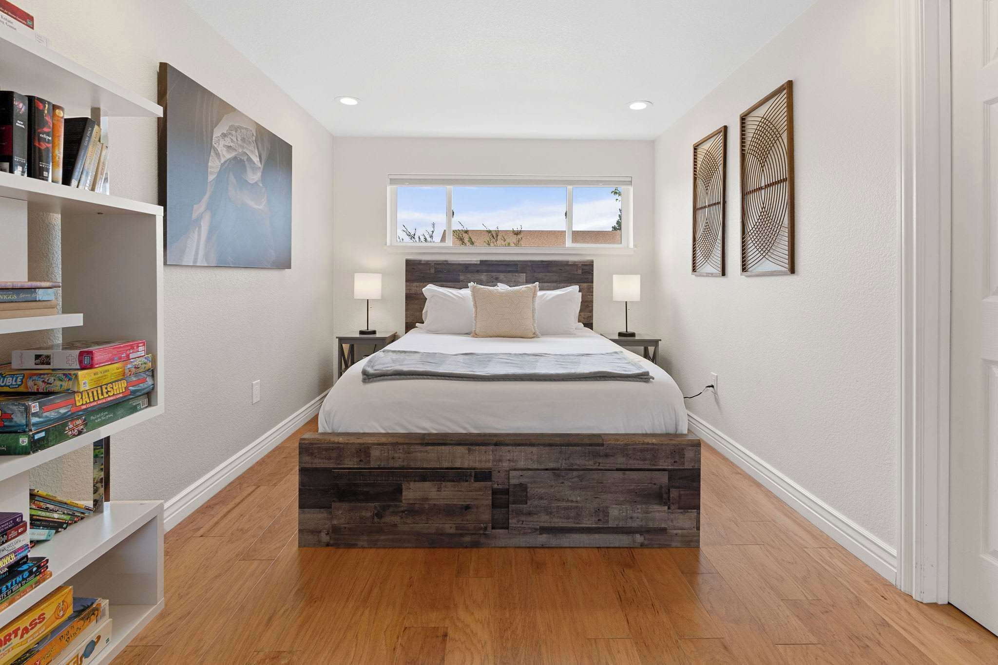 4 bedrooms, desk, iron/ironing board, travel crib