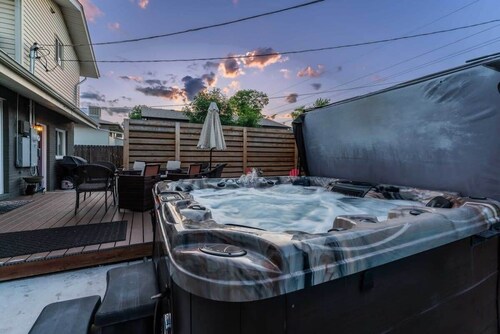 Spacious & Pet Friendly- Hot Tub & Mountain Views