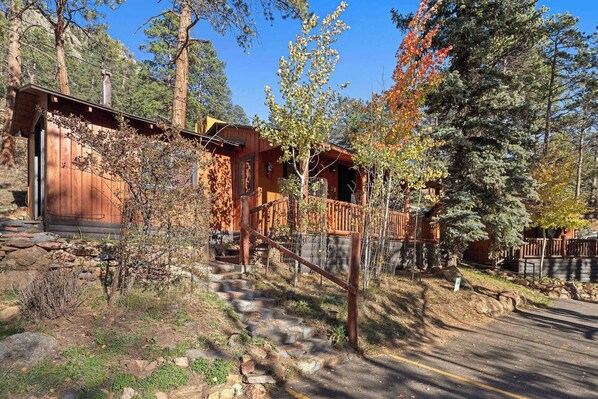 Exterior - Cabin 6- Private Hot Tub 5 Min to RMNP (Estes Park)