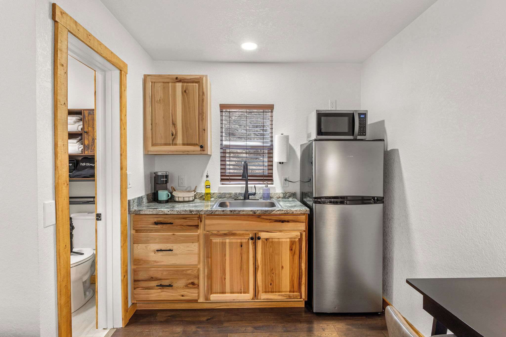 Fridge, microwave, coffee/tea maker, cookware/dishes/utensils