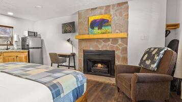 1 bedroom, desk, WiFi, bed sheets