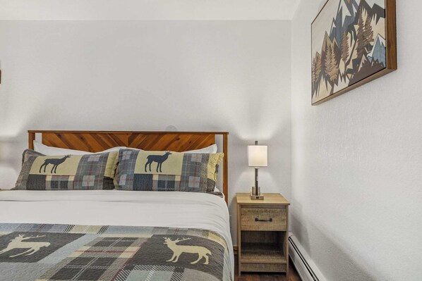 1 bedroom, desk, bed sheets