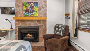 1 chambre, bureau, draps fournis